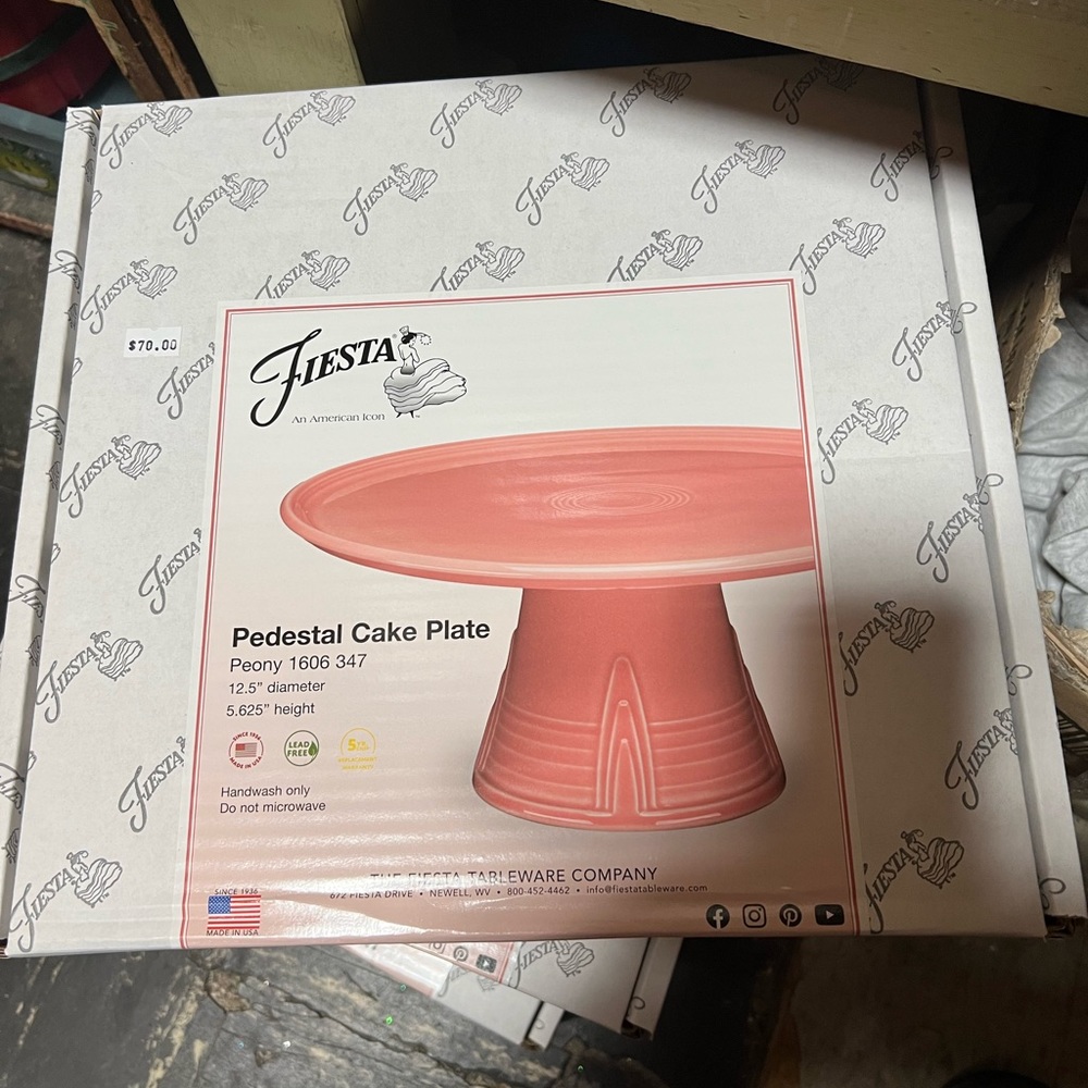 Fiesta cake pedestal. Rare find, color Peony 2022 new color